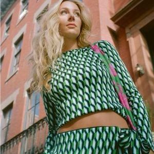 NWT Women's Crewneck Arrow Geo Green Long Sleeve Top - DVF for Target